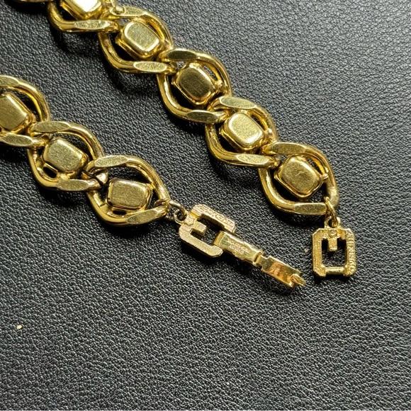 Vintage Authentic Givenchy gold bracelet with purple stone - Picture 8 of 13